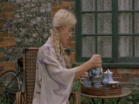 Amanda Donohoe, Sammi Davis in The Rainbow (1989) 7