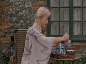 Amanda Donohoe, Sammi Davis in The Rainbow (1989) 8