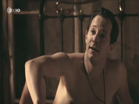 Sonja Gerhardt, Emilia Schüle, Claudia Michelsen in Ku'damm 56 (2016) 11