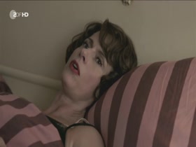 Sonja Gerhardt, Emilia Schüle, Claudia Michelsen in Ku'damm 56 (2016) 12