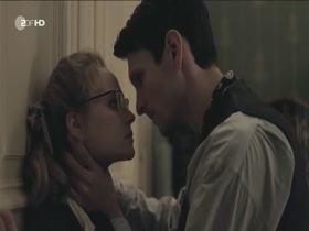Sonja Gerhardt, Emilia Schüle, Claudia Michelsen in Ku'damm 56 (2016) 18