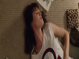 Vanessa Hudgens, Mackenzie Davis Freaks Of Nature (2015) Sex Scene CelebsNudeWorld.com