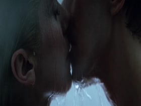 Susan Sarandon, Catherine Deneuve in The Hunger (1983) 2