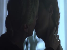 Susan Sarandon, Catherine Deneuve in The Hunger (1983) 9
