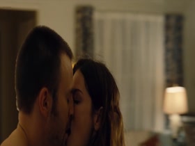 Aubrey Plaza, Michelle Monaghan in Playing It Cool (2014) 10