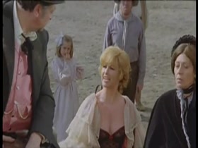 Adriana Vega Lingerie , boobs In Al Este del Oeste (1984) 8