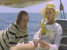 Barbara Rey in El buque maldito (1974) 11