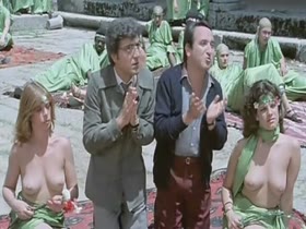 Lucia Peralta in La Lola nos lleva al huerto (1984) 11