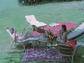 Lucia Peralta in La Lola nos lleva al huerto (1984) 12