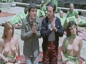 Lucia Peralta in La Lola nos lleva al huerto (1984) 8