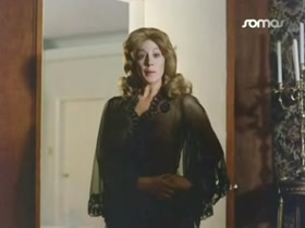 Maria Jose Cantudo in Piernas cruzadas (1984) 19