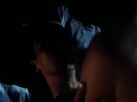 Emma Suárez in Contra el viento (1990)