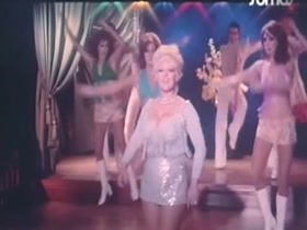 Barbara Rey in Virilidad a la española (1977) 13