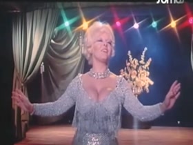 Barbara Rey in Virilidad a la española (1977) 18