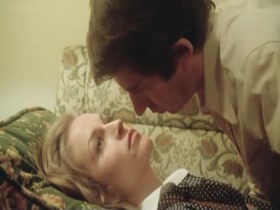 Cristina Galbo in Hasta que el matrimonio nos separe (1977) 10