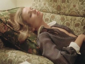 Cristina Galbo in Hasta que el matrimonio nos separe (1977) 7