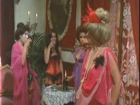 Azucena Hernandez in La Momia nacional (1981) 7