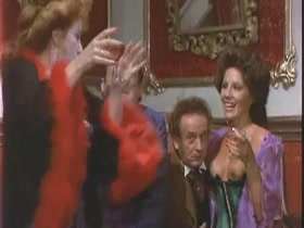 Azucena Hernandez in La Momia nacional (1981) 8