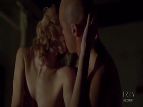 Gaia Bermani Amaral in I giorni dell'abbandono (2005) 9
