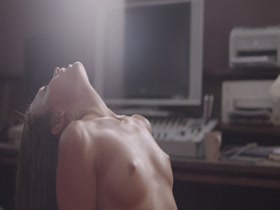 Deca na sonceto nude scenes (2014)