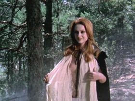Helga Line in La saga de los Dracula (1973) 10