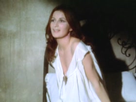 Helga Line in La saga de los Dracula (1973) 14