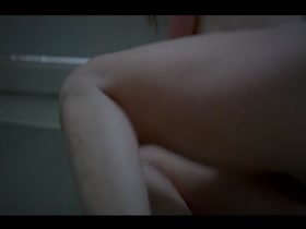 Caroline Delaunay in Hard s3e1 17
