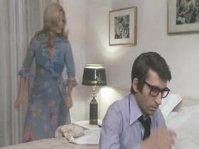 Maria Luisa San Jose in Los nuevos españoles (1974) 5