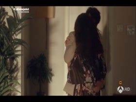 Melanie Olivares in La embajada S01E01 17