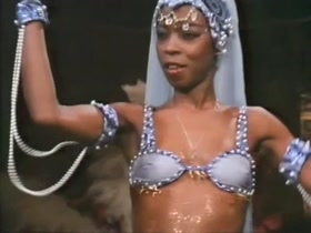 Azucena Hernandez in Cuando Almanzor perdio el tambor (1984) 14
