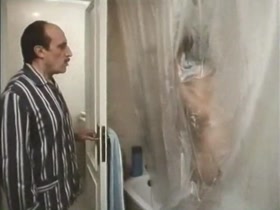 Alejandra Grepi in Playboy en paro (1984) 4