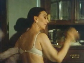 Esperanza Roy in A la palida luz de la luna (1985) 5