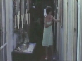 Carmen Sevilla in Nosotros, los decentes (1976) 5