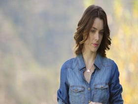 Ashlynn Yennie from behind, nude scene in Submission (2016) s01e01 8