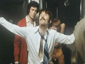 Mabel Escaño in El poderoso influjo de la luna (1980) 2