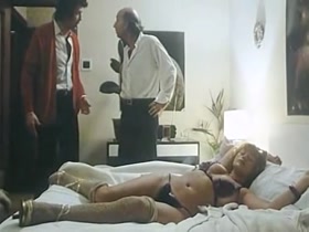 Mabel Escaño in El poderoso influjo de la luna (1980) 7