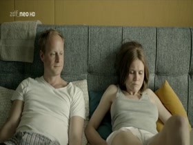 Lisa Hagmeister in Komm Schon S01E03 (2015) 1