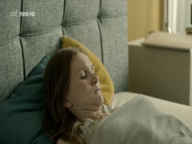 Lisa Hagmeister in Komm Schon S01E03 (2015) 13
