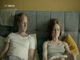 Lisa Hagmeister in Komm Schon S01E03 (2015) 2