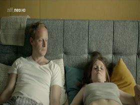 Lisa Hagmeister in Komm Schon S01E03 (2015) 5