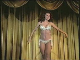 Iris Chacon in Eva, ¿que hace ese hombre en tu cama (1975) 18