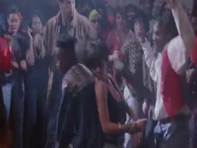 Halle Berry , Anne-Marie Johnson in Strictly Business 8