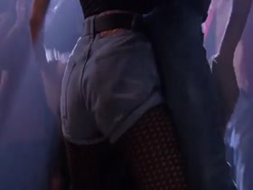 Halle Berry , Anne-Marie Johnson in Strictly Business 9