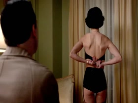 Linda Cardellini in Mad Men S06E07 15