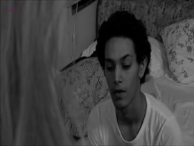 Isild Le Besco in A tout de uite (2004) 1