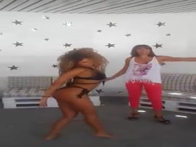 Anastasia Giousef showing some moves 15