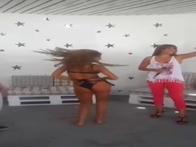 Anastasia Giousef showing some moves 9