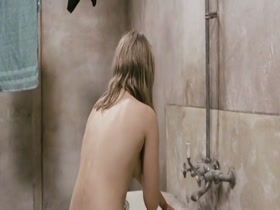 Rena Niehaus in La Orca (1979) 12