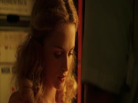 Heather Graham, Julianne Moore in Boogie Nights (1997) 9