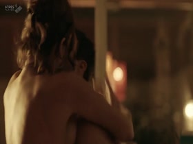 Belen Lopez, Lisi Linder in Mar De Plastico (2015) s01e04 17